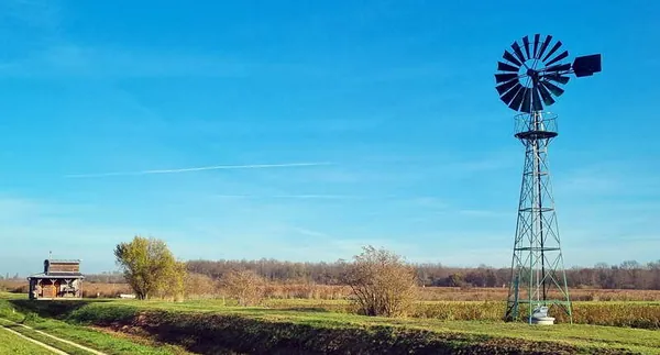 Windwasserpumpe W 4012 an den ehemaligen Absetzbecken der Zuckerfabrik Hohenau
