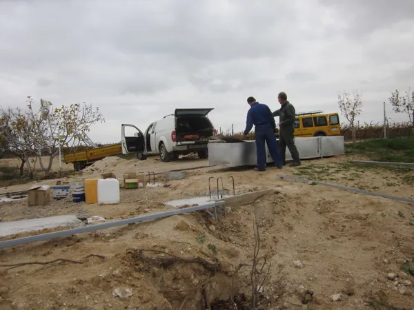 PE Windwasserpumpe Kran-Montage: Materialkontrolle vor der Montage