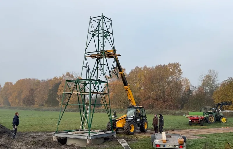 PE Windwasserpumpe Modell W 5015 Montage des Gittermasten