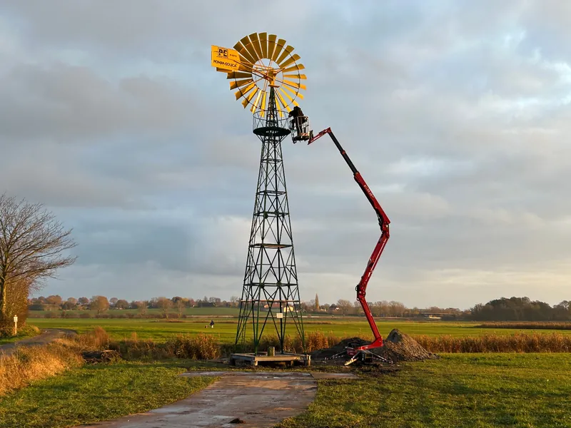 PE Windwasserpumpe W 5015 Windrad auf der Windmühle