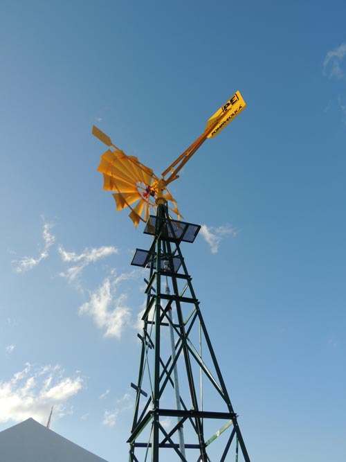 Windwasserpumpe W 1806 in der Landschaft