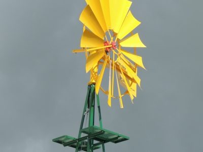 Windwasserrad mit Plattform